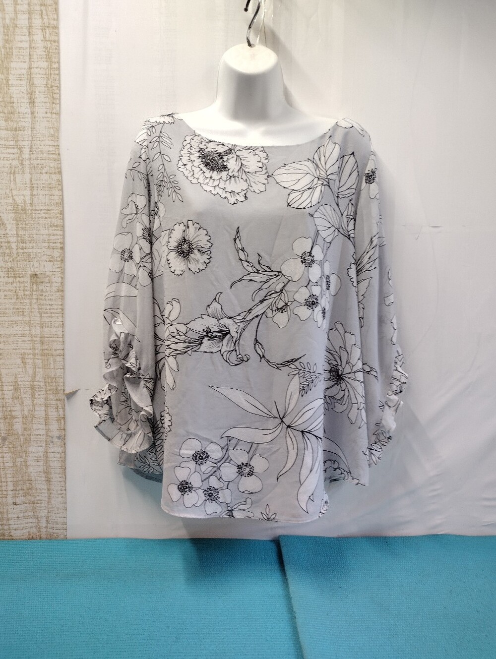 Calvin Klein Gray Floral Rufle Sleeves Tunic Blouse - L (Estimated)